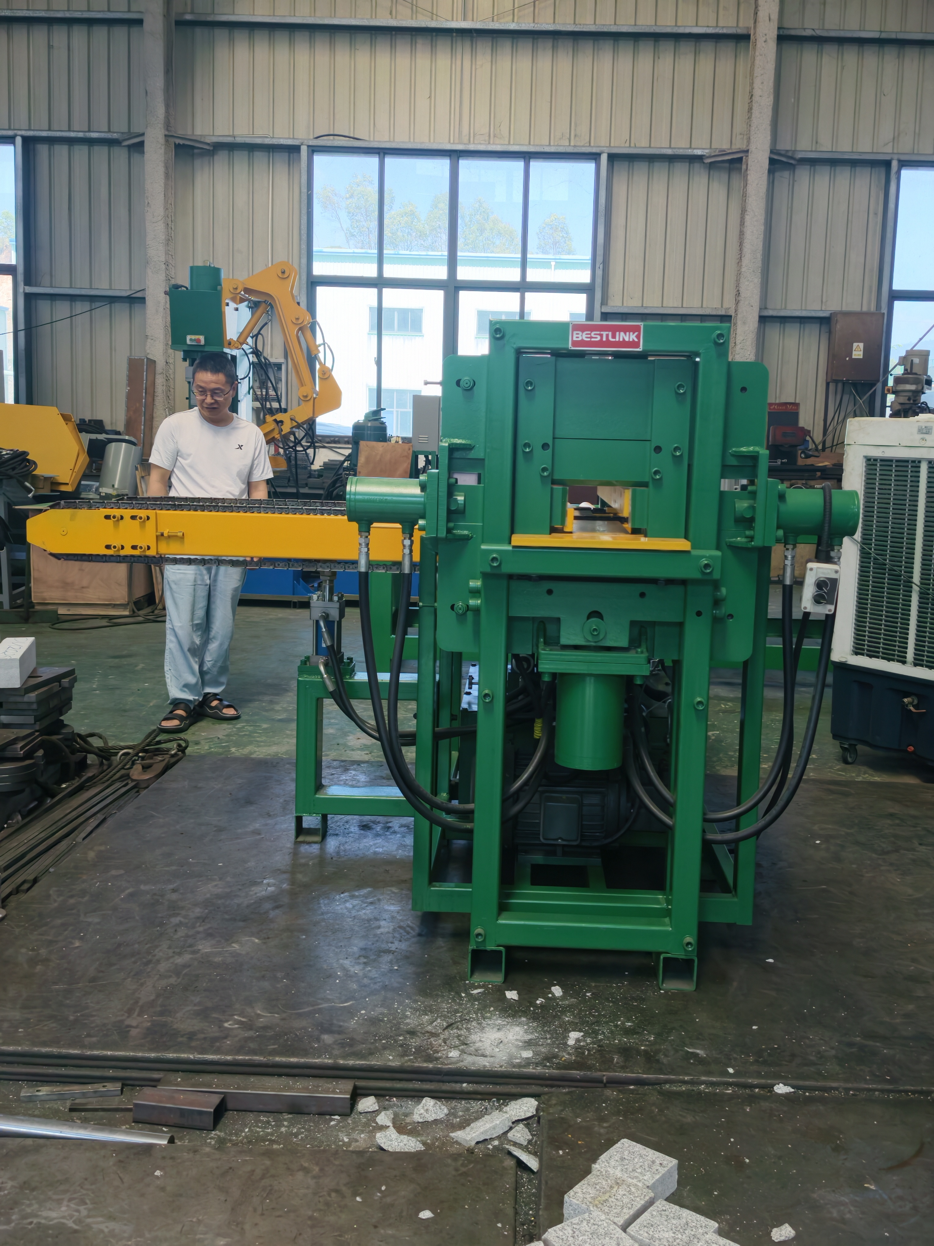Cubic Stone Splitting Machine Working Video