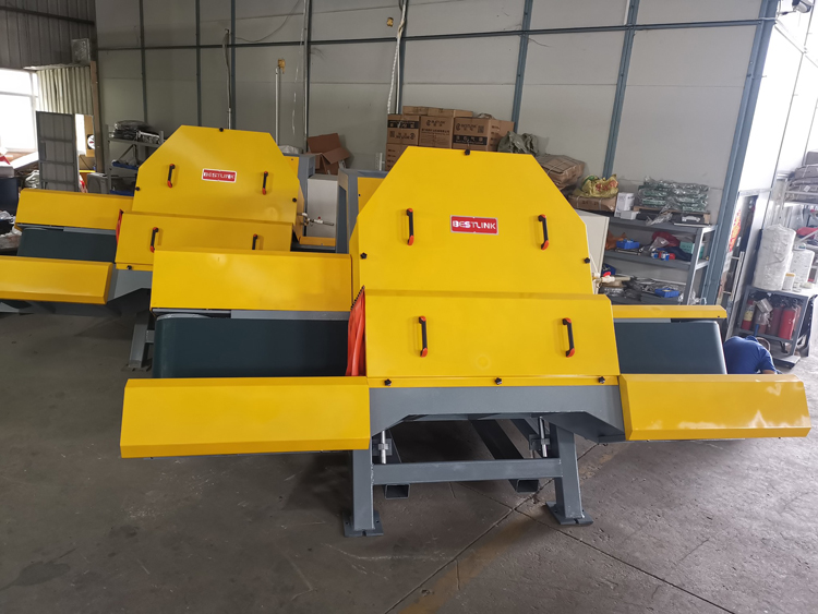 Customized Thin Veneer Saw Cutting Machines are ready to be shipped.